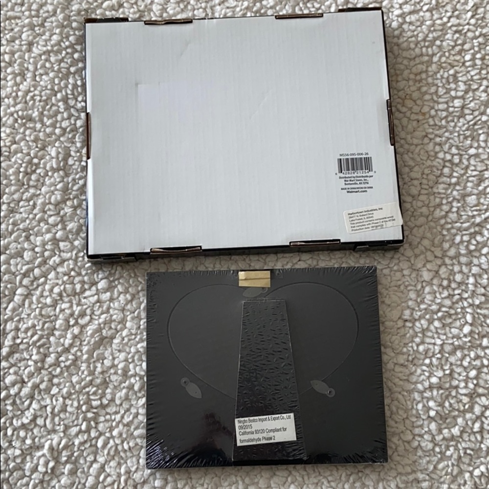 2 picture frames - Picture 2 of 4